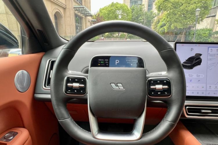 Used Li Auto L8 2024 Ultra Model Interior 12