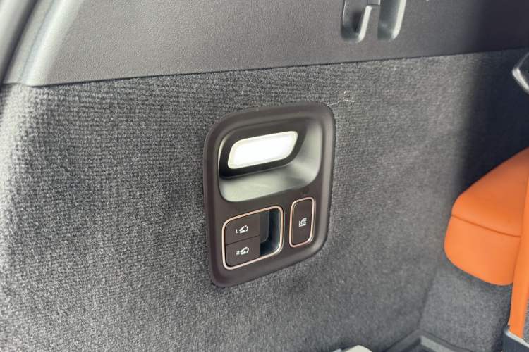 Used Li Auto L8 2024 Pro Model Interior 12