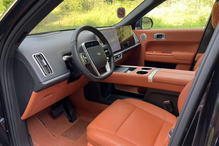 Used Li Auto L8 2024 Pro Model Interior 2