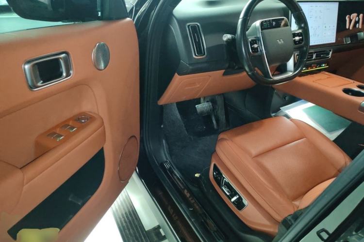 Used Li Auto L8 2024 Pro Model Interior 3