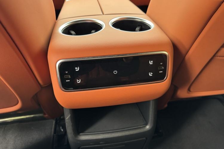 Used Li Auto L8 2024 Pro Model Interior 4