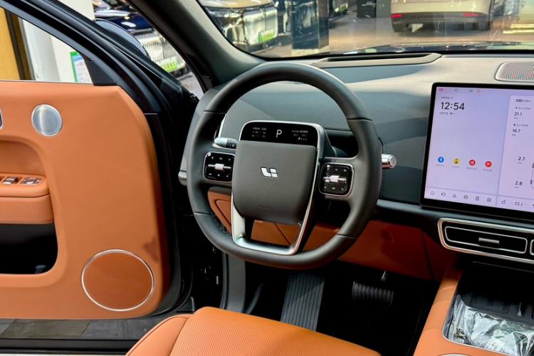 Used Li Auto L8 2024 Pro Model Interior 7