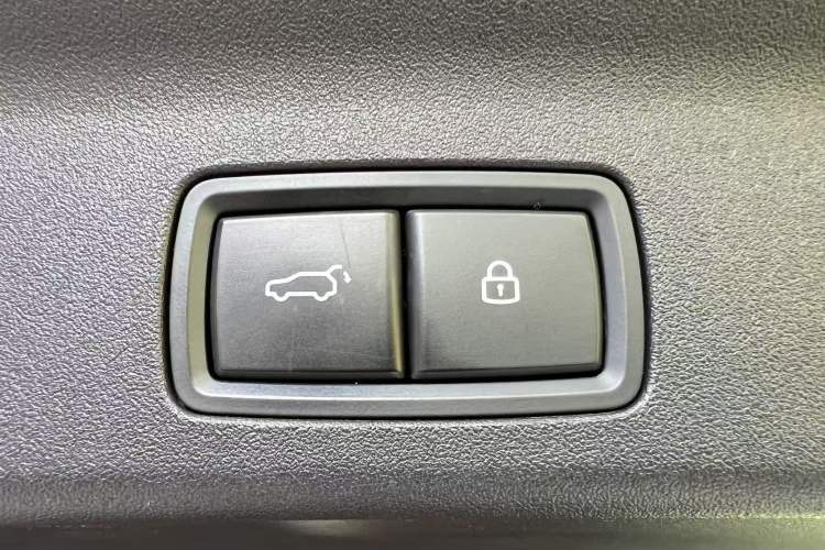 Used Li Auto L8 2024 Pro Model Interior 9