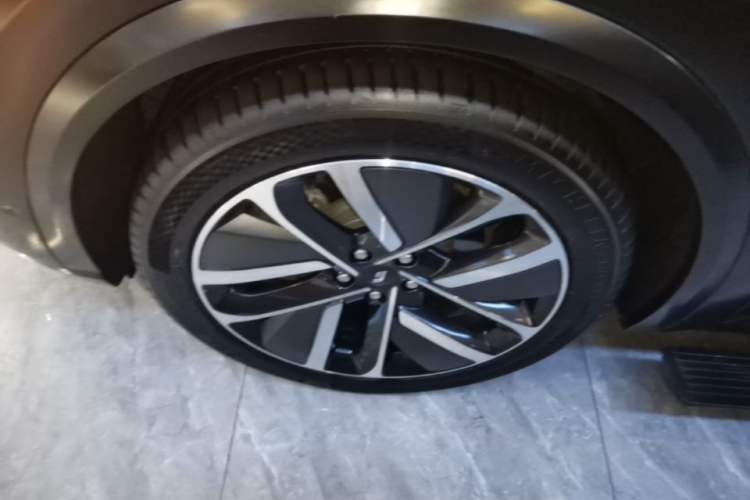 Used Li Auto L8 2024 Ultra Model Left Front Wheel Hub