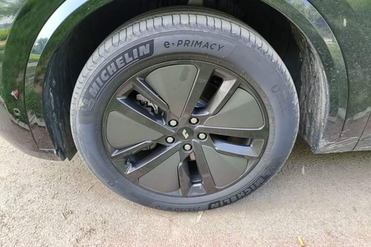Used Li Auto L8 2024 Max Left Front Wheel Hub