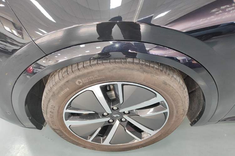 Used Li Auto L8 2024 Pro Model Left Front Wheel Hub