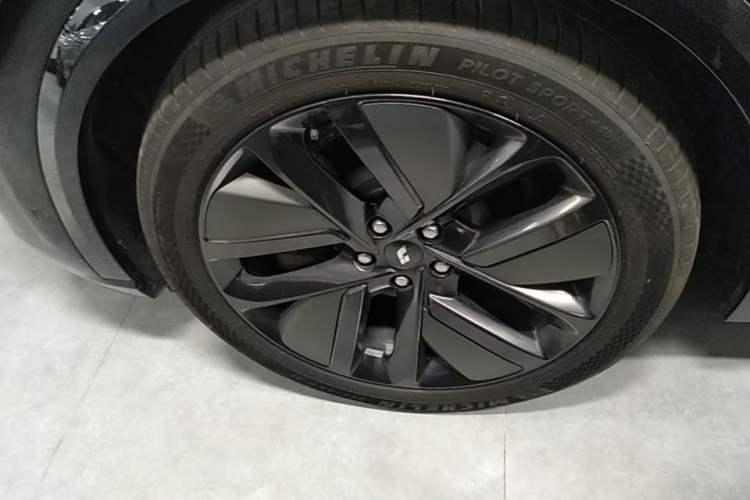 Used Li Auto L8 2024 Pro Model Left Front Wheel Hub