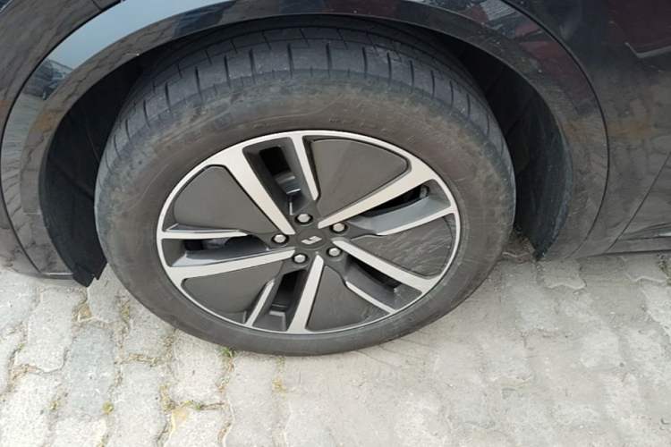 Used Li Auto L8 2024 Pro Model Left Front Wheel Hub