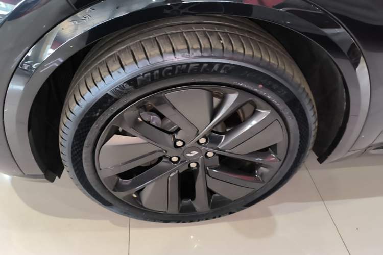 Used Li Auto L8 2024 Max Left Front Wheel Hub