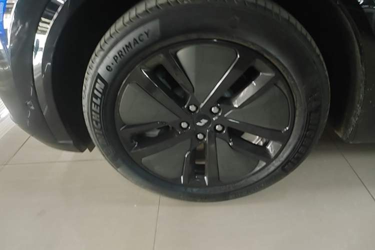 Used Li Auto L8 2024 Pro Model Left Front Wheel Hub