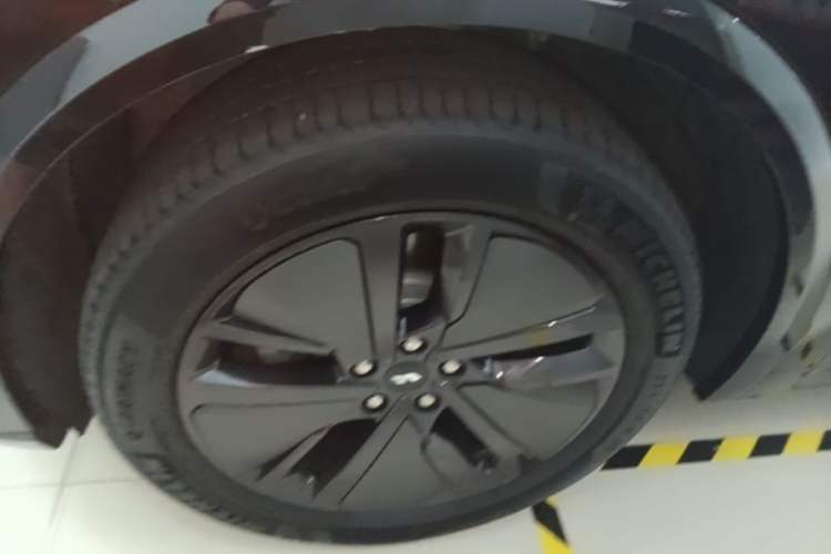 Used Li Auto L8 2024 Pro Model Left Front Wheel Hub
