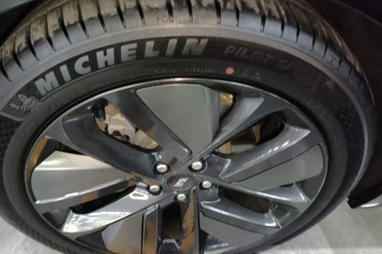 Used Li Auto L8 2024 Pro Model Left Front Wheel Hub