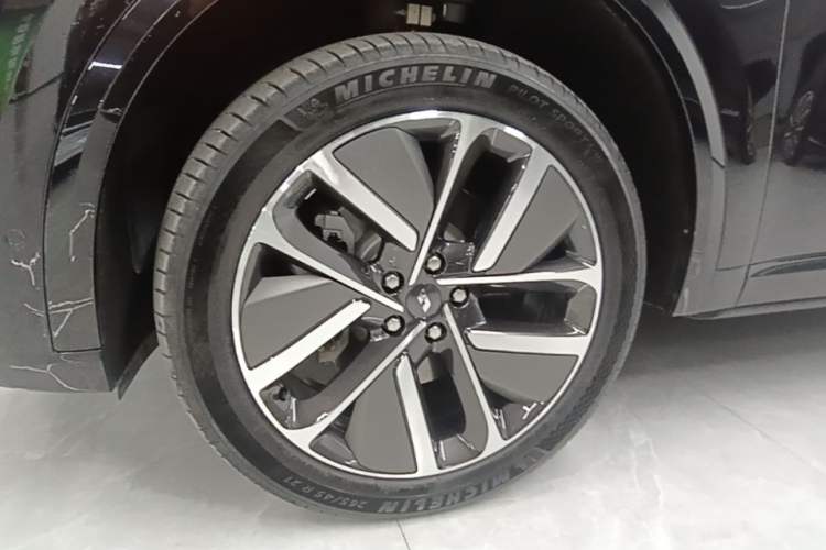 Used Li Auto L8 2024 Pro Model Left Front Wheel Hub