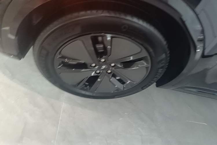 Used Li Auto L8 2024 Pro Model Left Front Wheel Hub