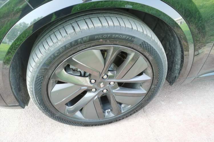 Used Li Auto L8 2024 Ultra Model Left Front Wheel Hub