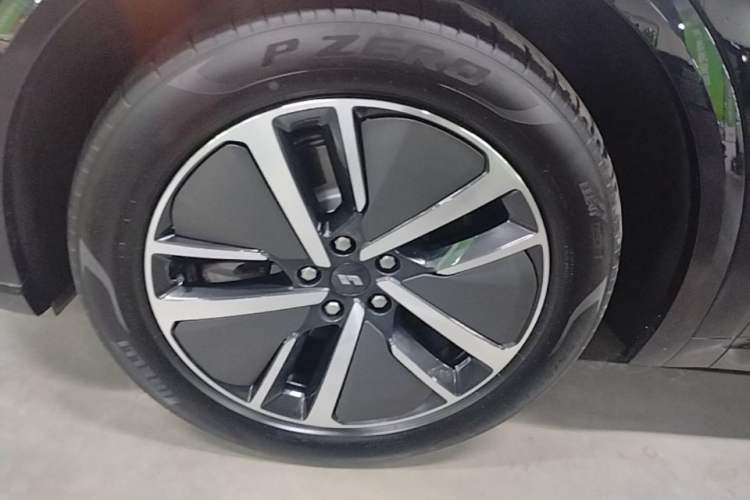 Used Li Auto L8 2024 Pro Model Left Front Wheel Hub