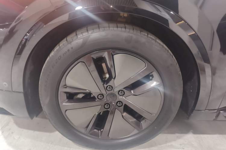 Used Li Auto L8 2024 Pro Model Left Front Wheel Hub