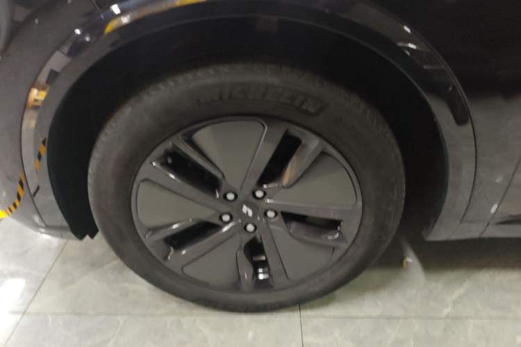 Used Li Auto L8 2024 Pro Model Left Front Wheel Hub