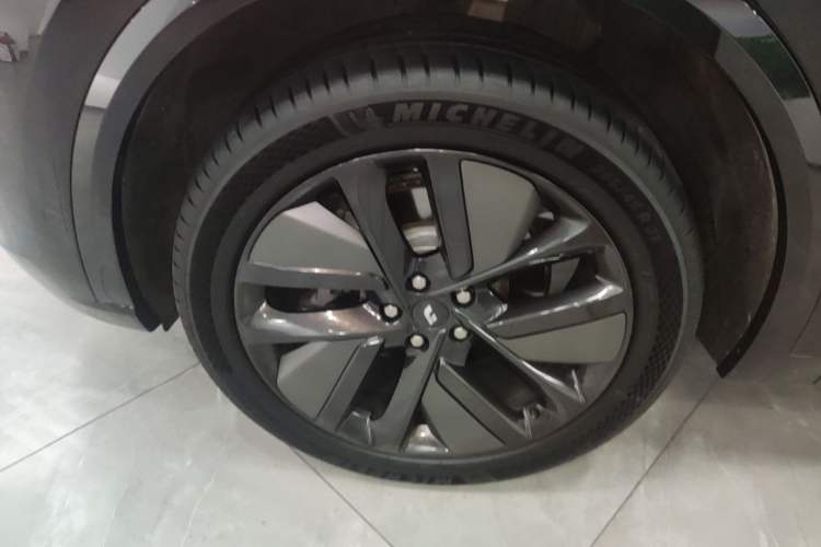 Used Li Auto L8 2024 Pro Model Left Front Wheel Hub