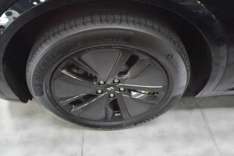 Used Li Auto L8 2024 Pro Model Left Front Wheel Hub