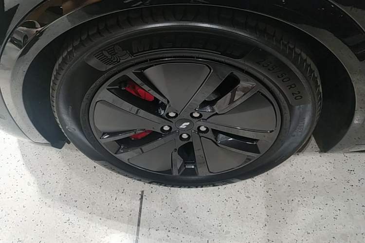 Used Li Auto L8 2024 Max Left Front Wheel Hub
