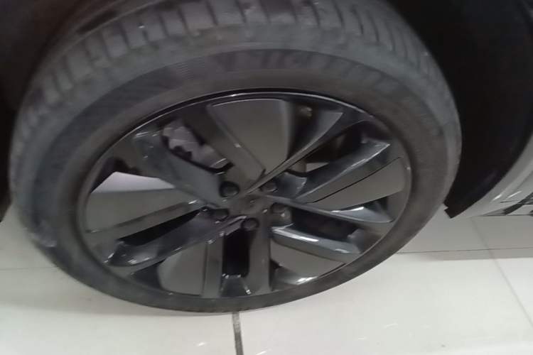 Used Li Auto L8 2024 Pro Model Left Front Wheel Hub