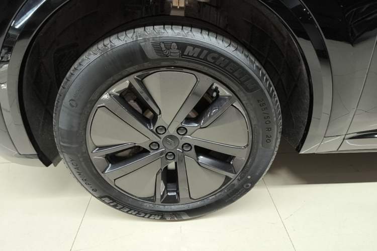Used Li Auto L8 2024 Pro Model Left Front Wheel Hub