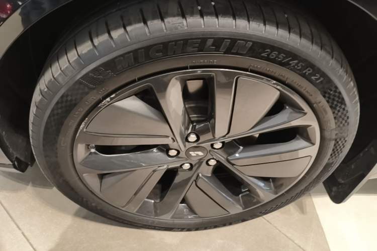 Used Li Auto L8 2024 Pro Model Left Front Wheel Hub