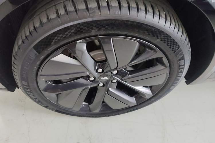 Used Li Auto L8 2024 Pro Model Left Front Wheel Hub