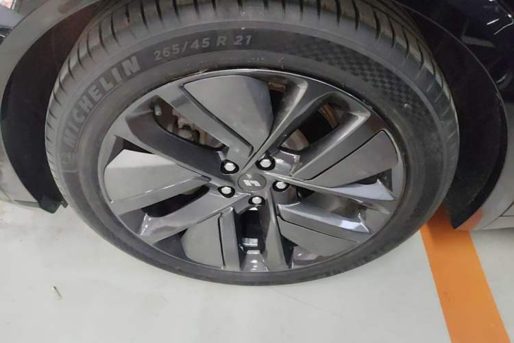 Used Li Auto L8 2024 Pro Model Left Front Wheel Hub