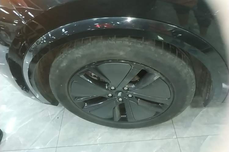 Used Li Auto L8 2024 Pro Model Left Front Wheel Hub