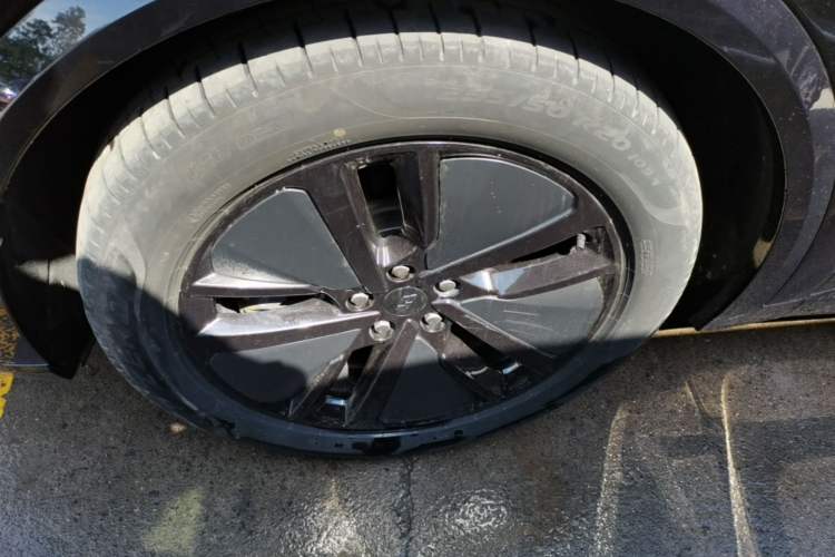 Used Li Auto L8 2024 Pro Model Left Front Wheel Hub