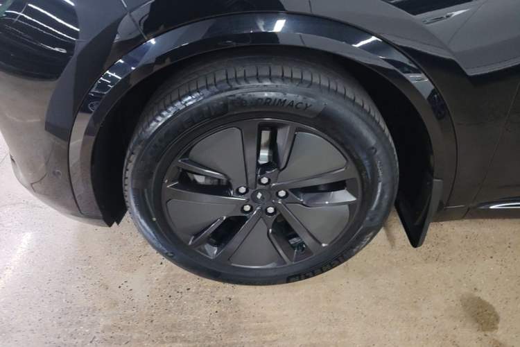 Used Li Auto L8 2024 Pro Model Left Front Wheel Hub