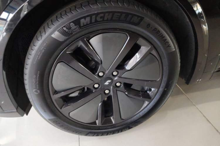 Used Li Auto L8 2024 Pro Model Left Front Wheel Hub