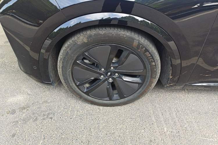 Used Li Auto L8 2024 Pro Model Left Front Wheel Hub