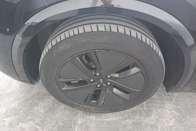 Used Li Auto L8 2024 Pro Model Left Front Wheel Hub