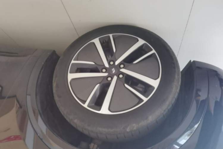 Used Li Auto L8 2024 Pro Model Left Front Wheel Hub