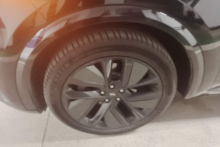 Used Li Auto L8 2024 Ultra Model Left Front Wheel Hub