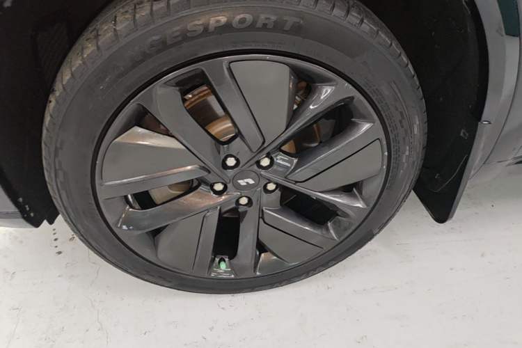 Used Li Auto L8 2024 Max Left Front Wheel Hub