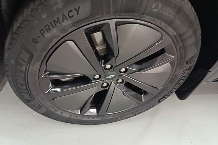 Used Li Auto L8 2024 Pro Model Left Front Wheel Hub