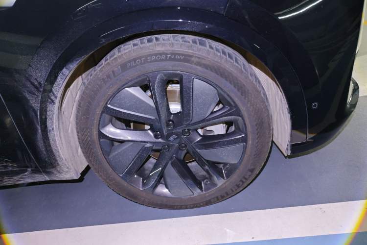 Used Li Auto L8 2024 Ultra Model Right Front Wheel Hub