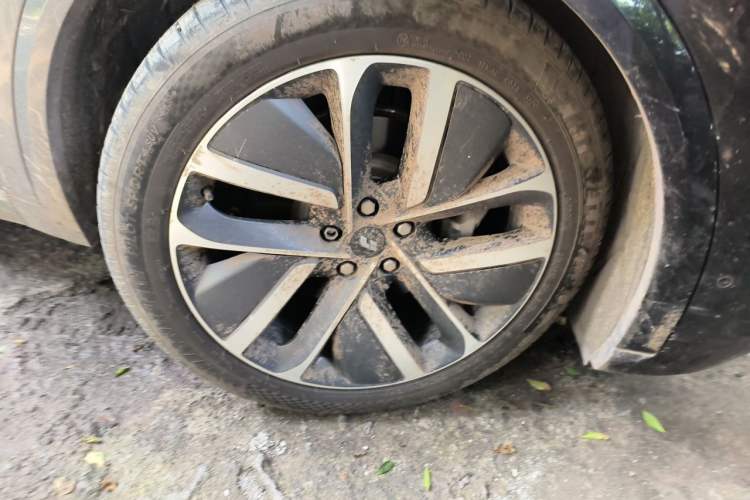 Used Li Auto L8 2024 Pro Model Right Front Wheel Hub