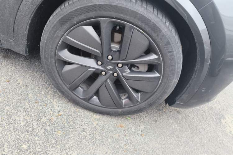 Used Li Auto L8 2024 Ultra Model Right Front Wheel Hub