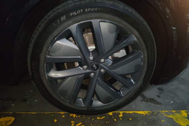 Used Li Auto L8 2024 Max Right Front Wheel Hub