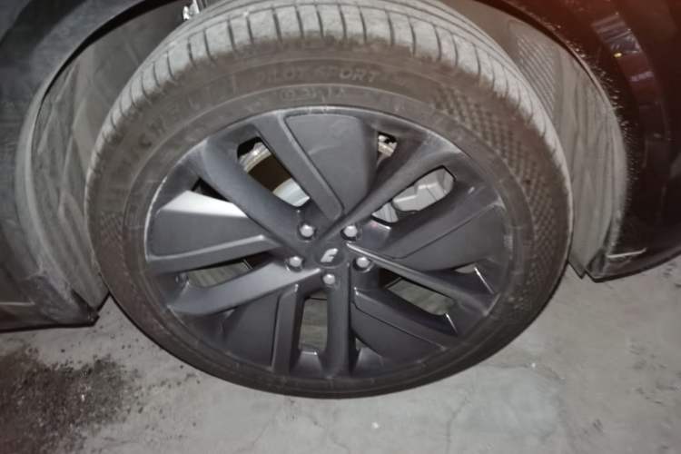 Used Li Auto L8  Right Front Wheel Hub