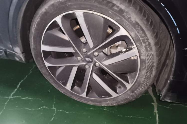 Used Li Auto L8 2024 Ultra Model Right Front Wheel Hub