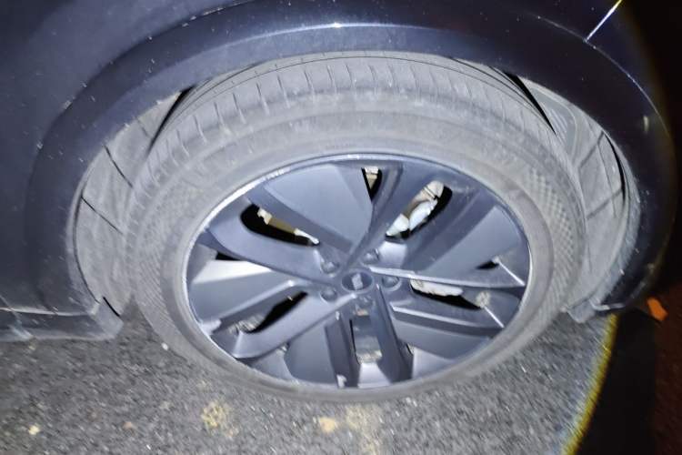 Used Li Auto L8 2024 Ultra Model Right Front Wheel Hub
