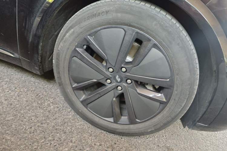 Used Li Auto L8 2024 Pro Model Right Front Wheel Hub