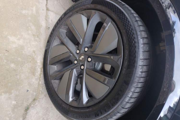Used Li Auto L8 2024 Ultra Model Right Front Wheel Hub