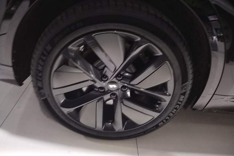 Used Li Auto L8 2024 Pro Model Right Rear Wheel Hub
